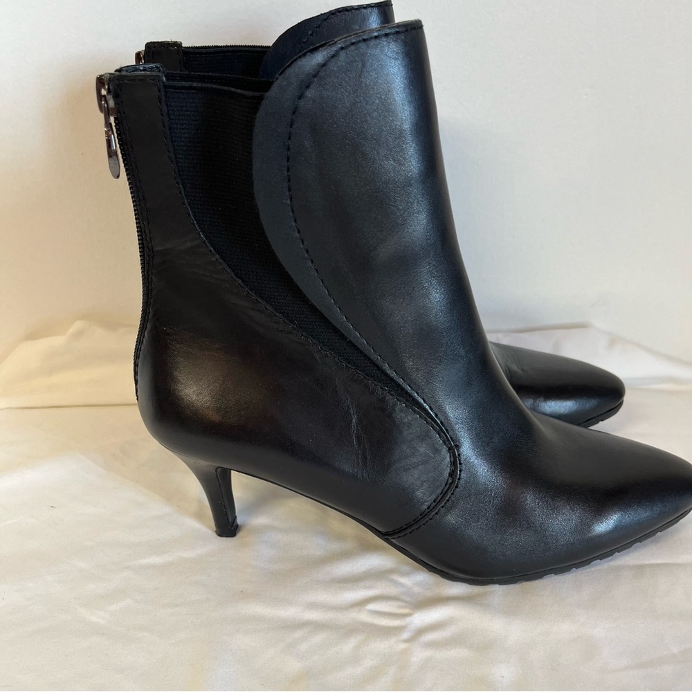 Tahari Franka Black Leather Ankle Bootie Size 8